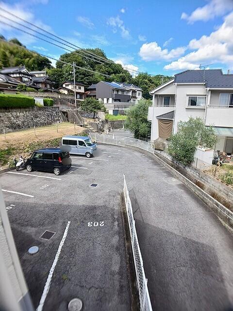 ニューシティ西川（201） 駐車場