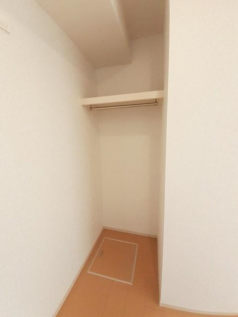 カ−サ　ジラソ−レ（103） 収納