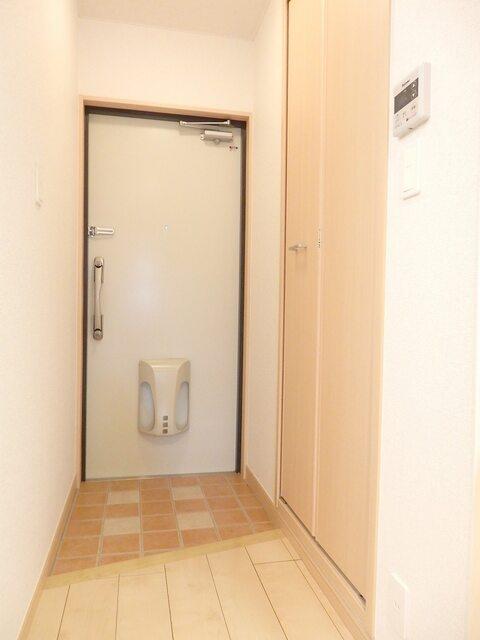 ジェントリー山本（301） 玄関