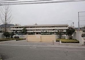 長束小学校：800m