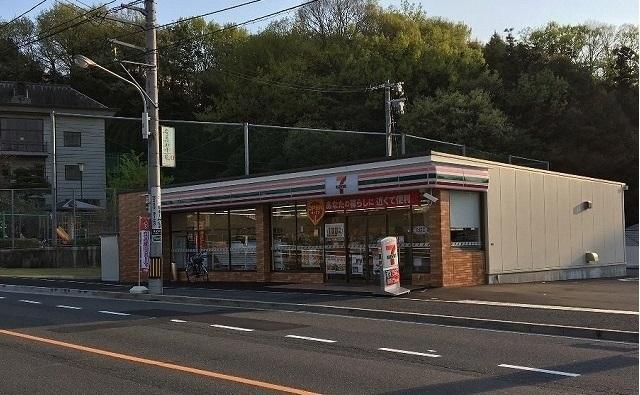 セブンイレブン：210m