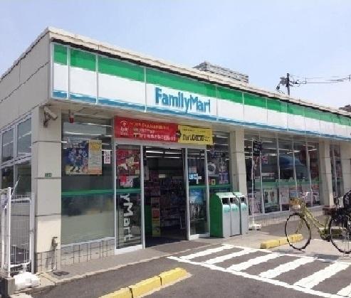 ファミリーマート：220m
