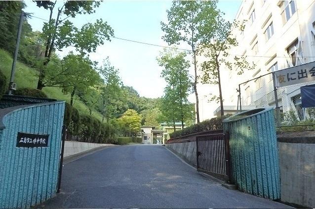 伴中学校：1700m