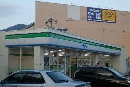 ファミリーマート：290m