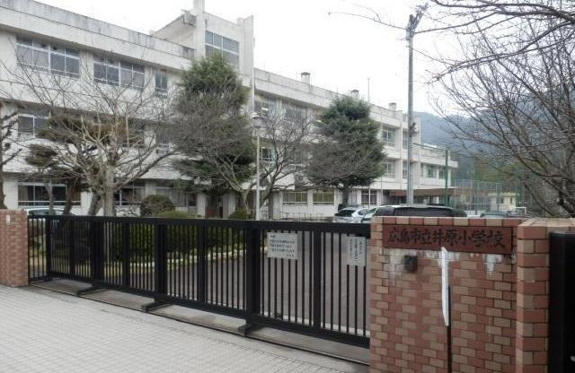 井原小学校：500m