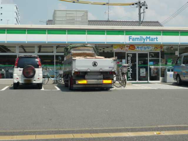ファミリーマート南観音二丁目店：363m