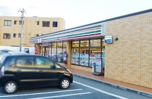 セブンイレブン：600m