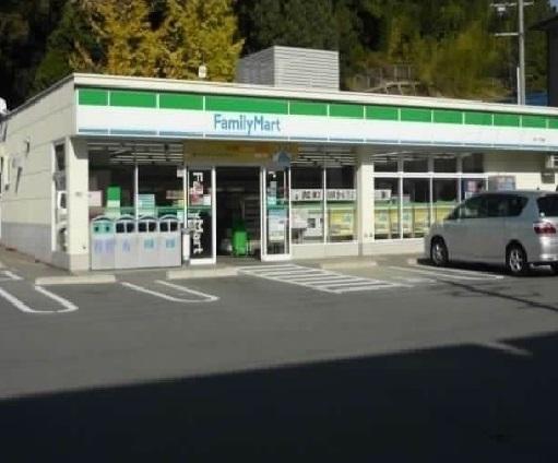 ファミリーマート：550m