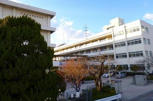 広島市立安佐中学校：1300m