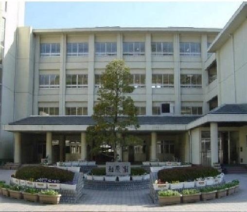 城山北中学校：850m