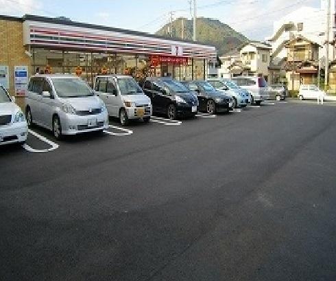 セブンイレブン　山本1丁目店：220m