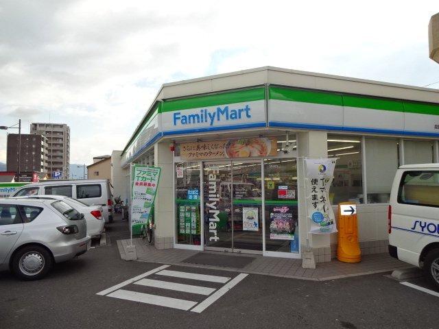 ファミリーマート段原日出町店：1060m