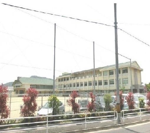 東野小学校：220m