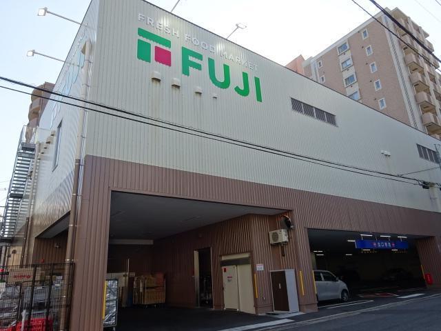 フジ小網店：566m