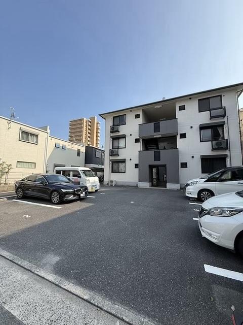 ドルフ南観音（302） 駐車場