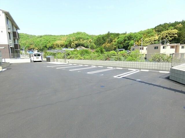 メゾン・ド・フォンテーヌ（301） 駐車場