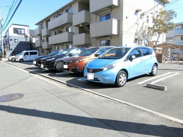 ファミール玉木（204） 駐車場