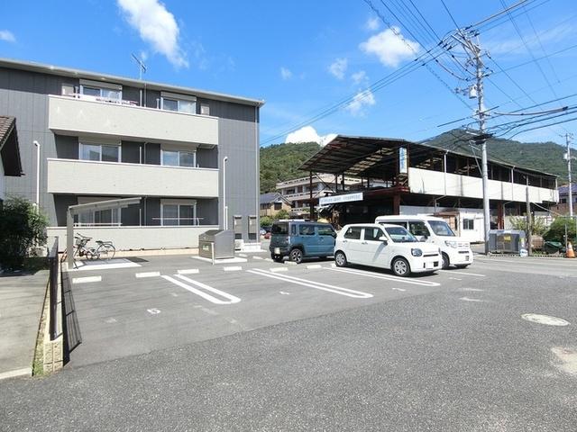 Little７番館（302） 駐車場