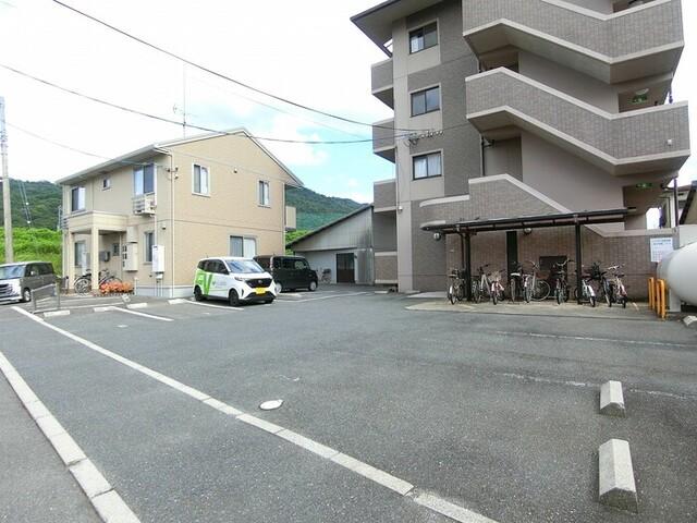 グランドール清水（301） 駐車場