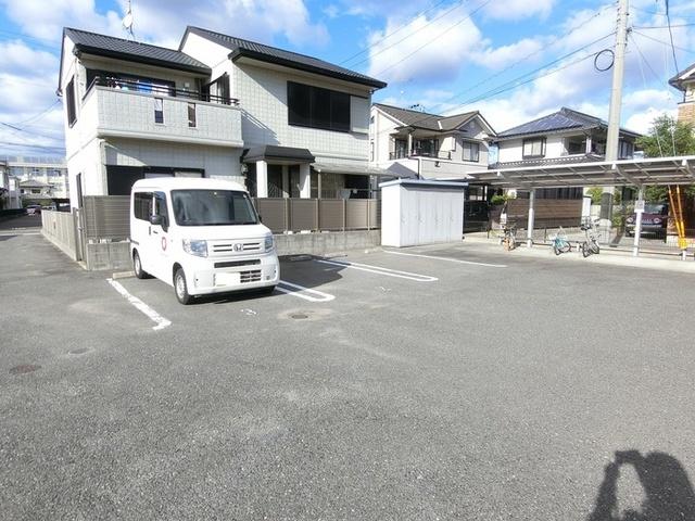 サープラス（105） 駐車場