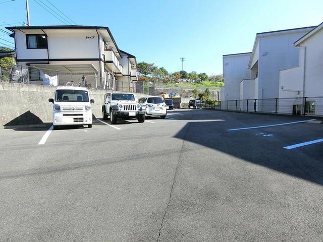 チャイブ（205） 駐車場