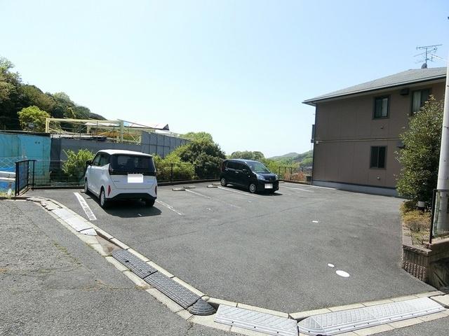 グリーンヒルズ（201） 駐車場