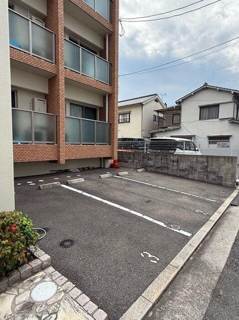 ボンシャンス（105） 駐車場
