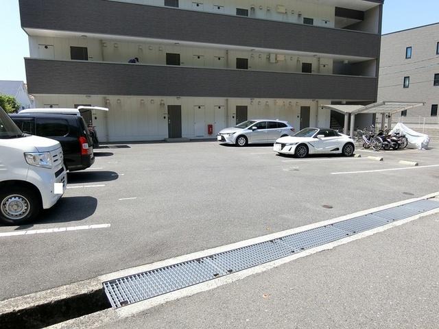カスタニエ緑井Ⅱ（102） 駐車場