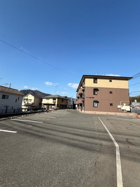 ラフィネ安芸　弐番館（102） 駐車場