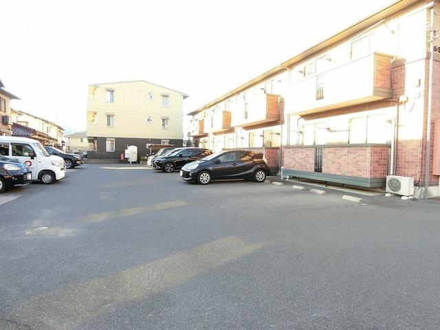 ルミエール小林（103） 駐車場