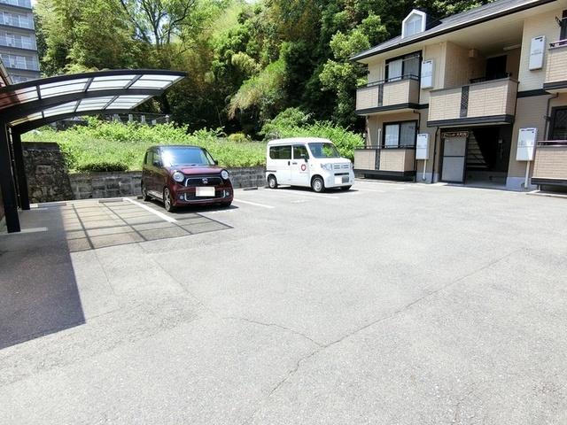 セジュール大町西（201） 駐車場