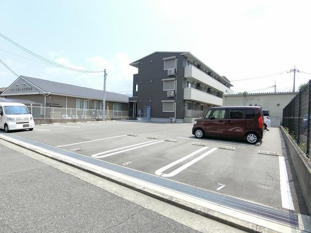 メゾン・レーヴ（102） 駐車場