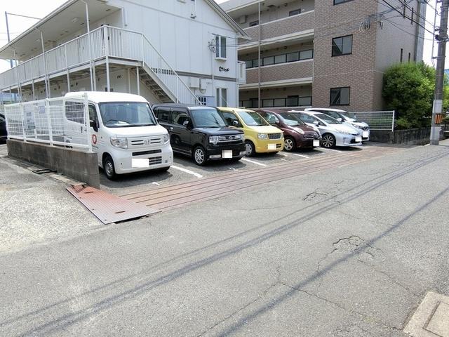 セジュール（206） 駐車場