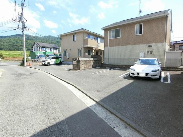 ウイング　スクエア（103） 駐車場