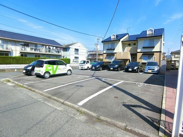 グランディール上久保　B棟（102） 駐車場