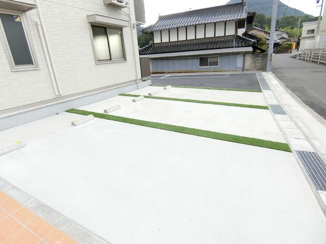 メゾン・ド・シェリⅠ（203） 駐車場