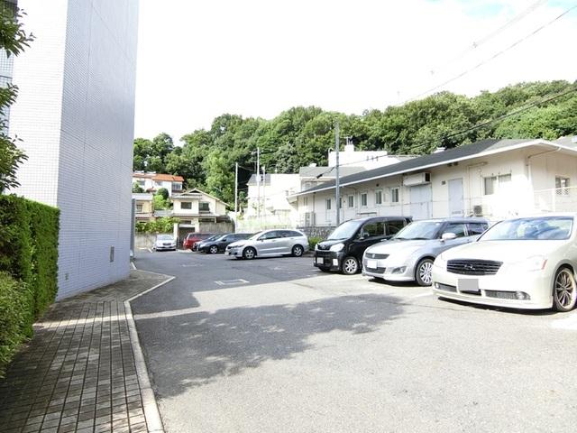 Ｔ−１ＦＬＡＴ（204） 駐車場