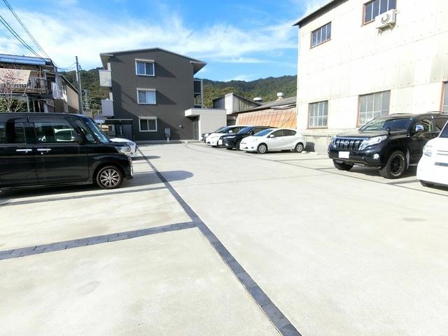 ベーレ（105） 駐車場