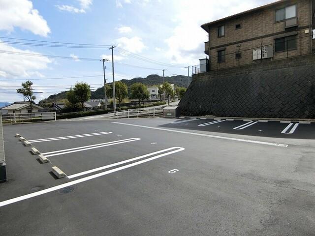 リオッサ（202） 駐車場