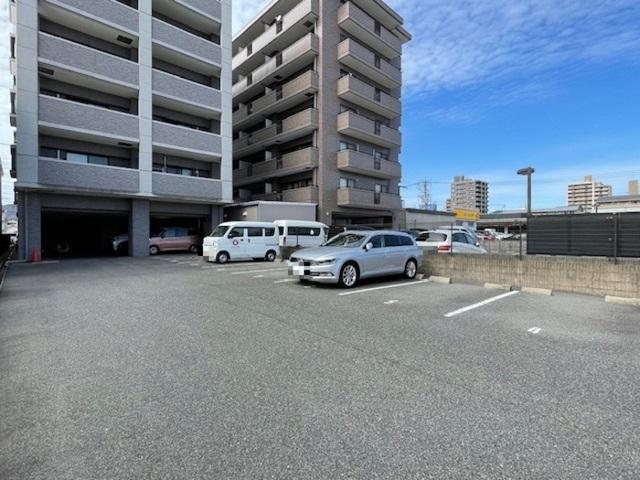 コンフォール空港通り（704） 駐車場