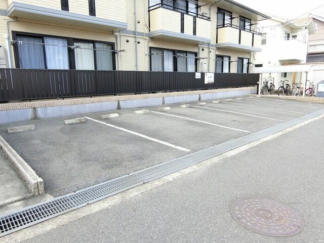コーポラス中西（202） 駐車場
