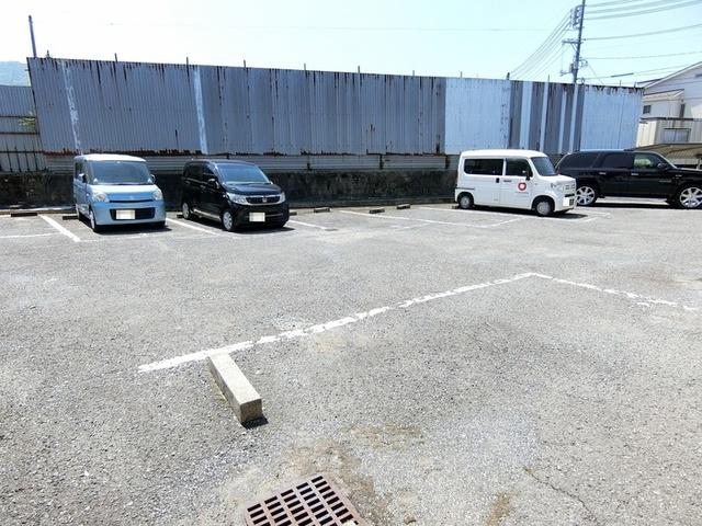 プレジール吉川　B棟（101） 駐車場