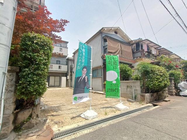 現状更地。今なら自由設計可能です。４LDKのプラン。LDK２階南向き20帖以上で家族団らんのプランです。06-6353-5599