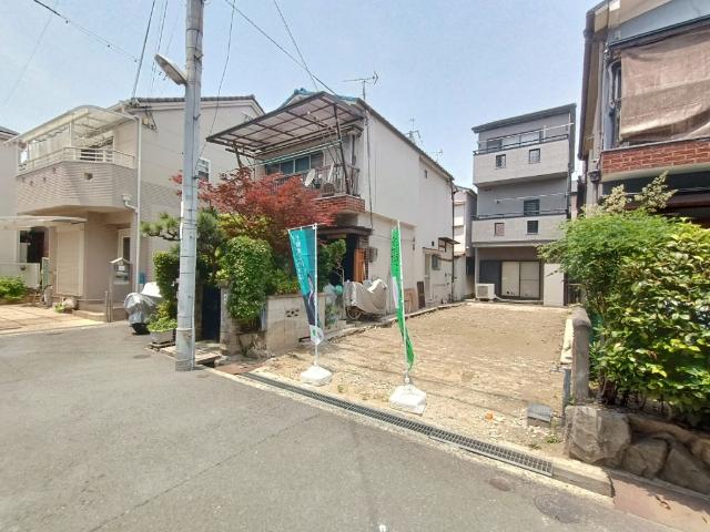 現状更地。今なら自由設計可能です。４LDKのプラン。LDK２階南向き20帖以上で家族団らんのプランです。06-6353-5599
