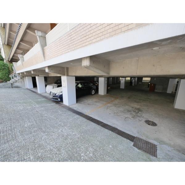 旭マンション 駐車場