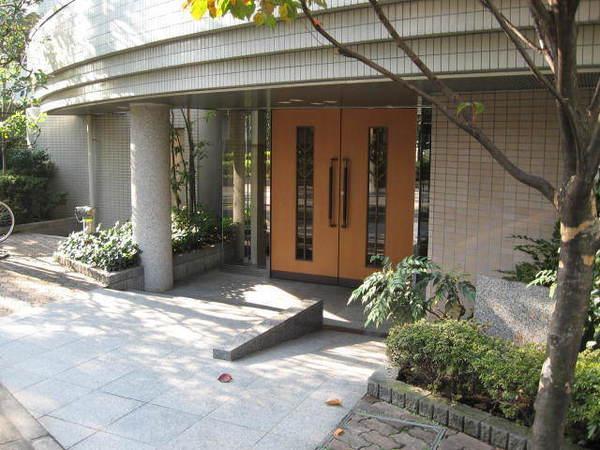 ハウス山の手八幡坂 エントランス