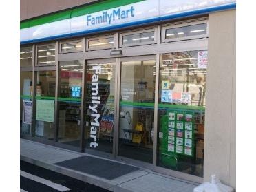 ファミリーマート千住河原町墨堤通り店：70m