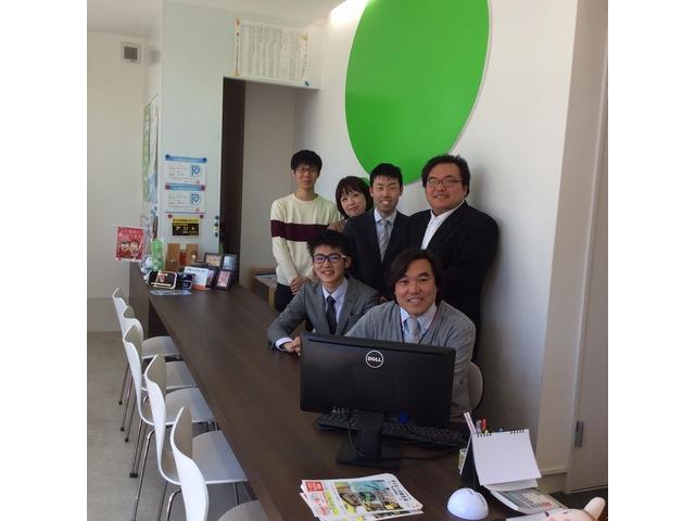 元気で明るい店舗スタッフです。学生さんから社会人まで様々なスタッフが働いています