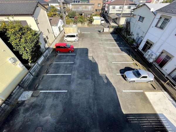 ブルーショア湘南真土（105） 駐車場