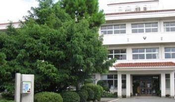 秦野市立本町中学校：1462m